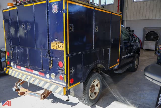 Image of Ford F-350 equipment image 4