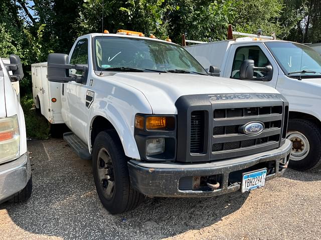 Image of Ford F-350 equipment image 2