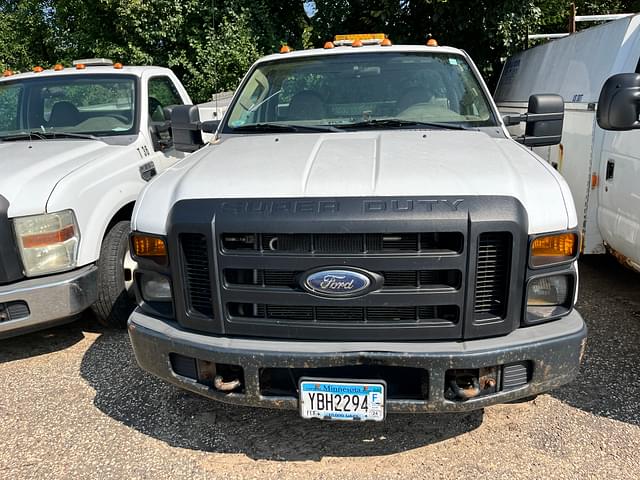 Image of Ford F-350 equipment image 1