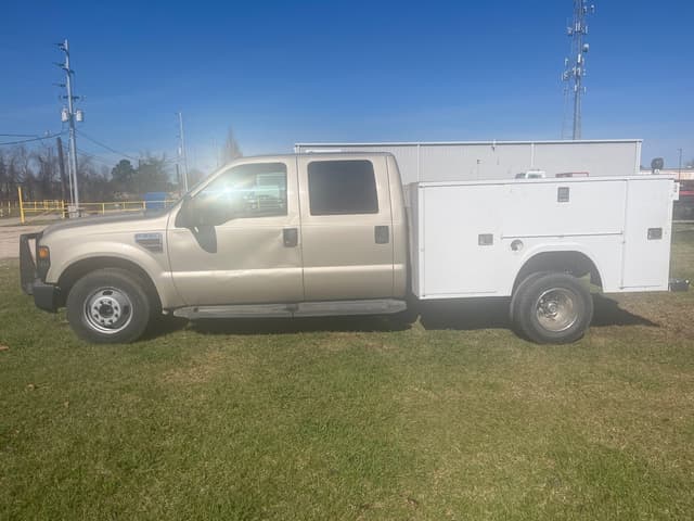 Image of Ford F-350 equipment image 1
