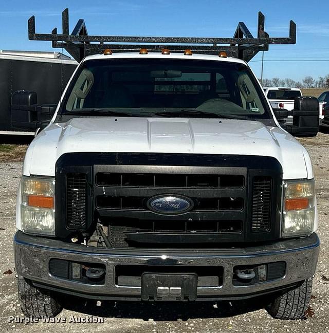 Image of Ford F-350 equipment image 1