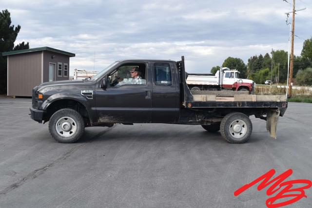 Image of Ford F-350 equipment image 2