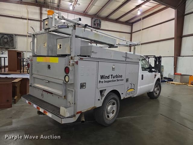 Image of Ford F-350 equipment image 4