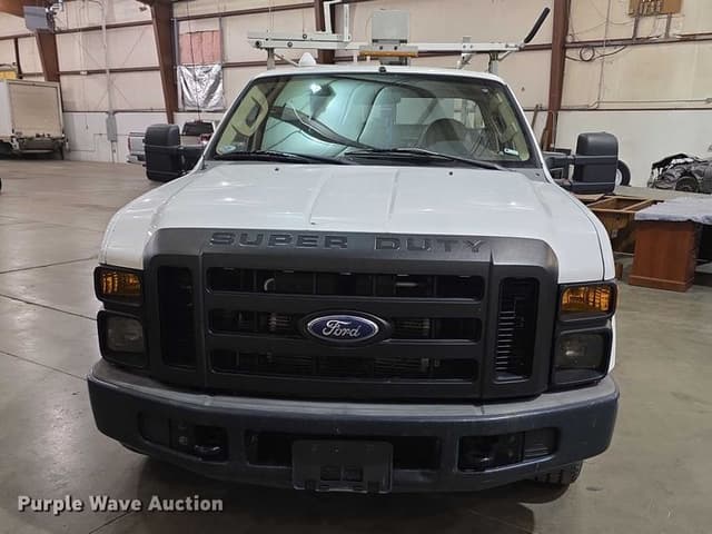 Image of Ford F-350 equipment image 1