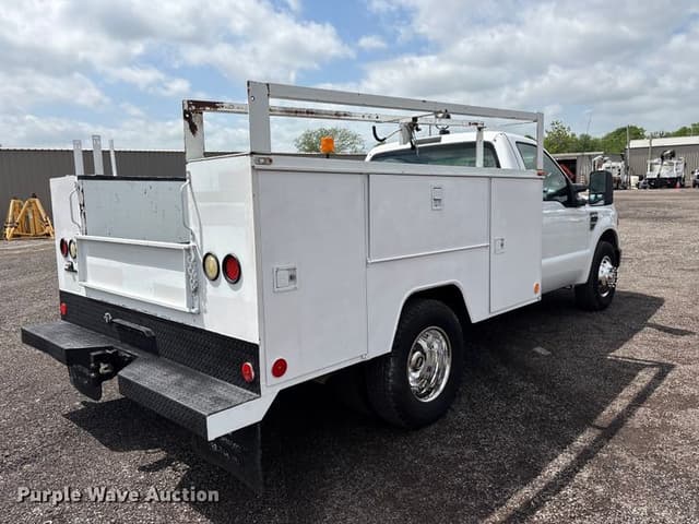 Image of Ford F-350 equipment image 4
