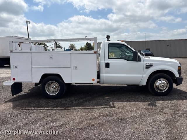 Image of Ford F-350 equipment image 3