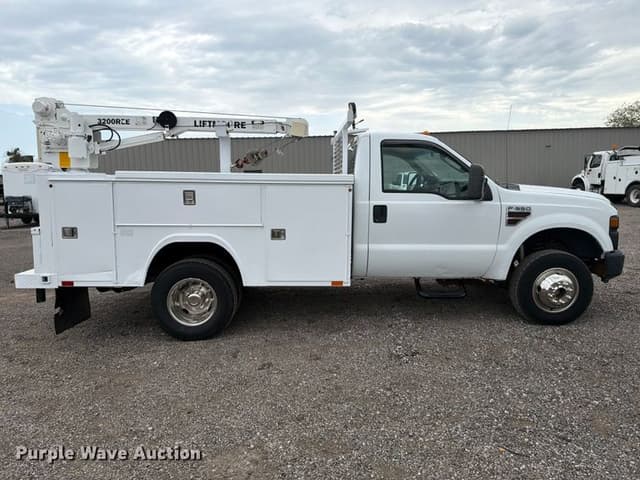 Image of Ford F-350 equipment image 3