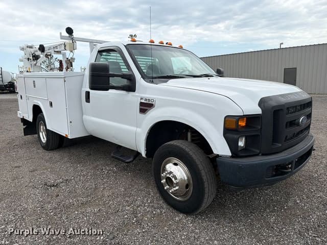 Image of Ford F-350 equipment image 2