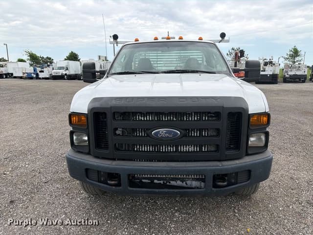 Image of Ford F-350 equipment image 1