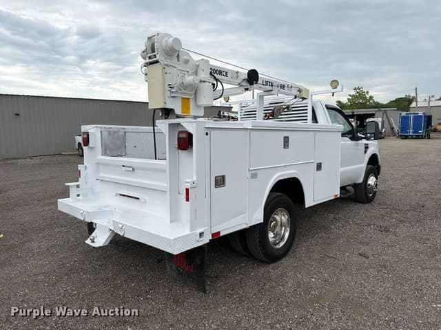 Image of Ford F-350 equipment image 4