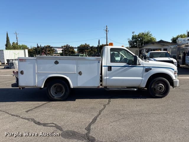 Image of Ford F-350 equipment image 3