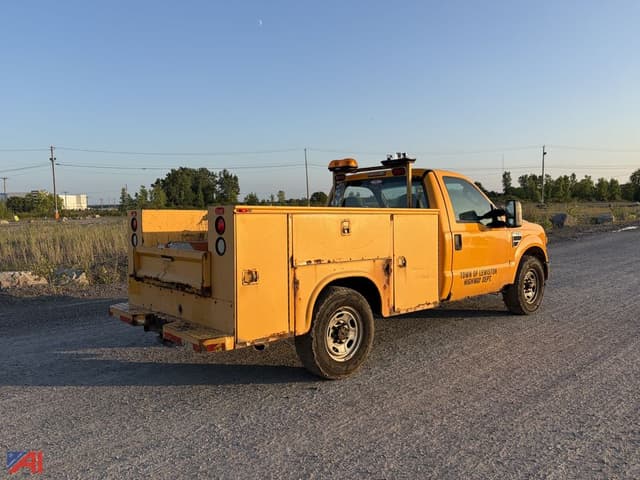 Image of Ford F-350 equipment image 2