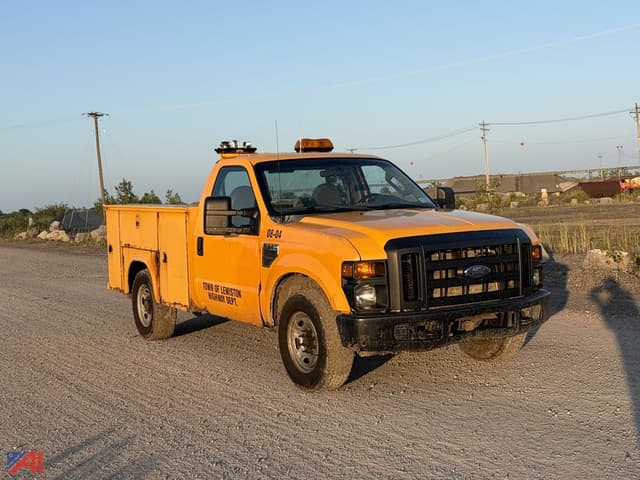 Image of Ford F-350 equipment image 3