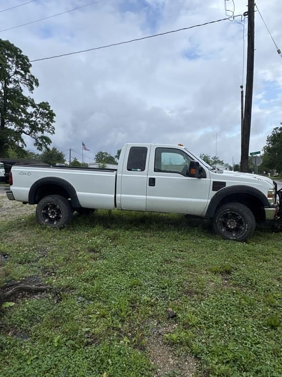 Image of Ford F-350 equipment image 4