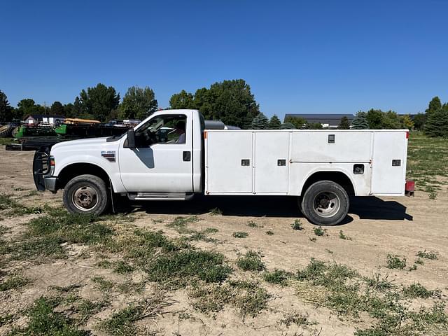Image of Ford F-350 equipment image 2