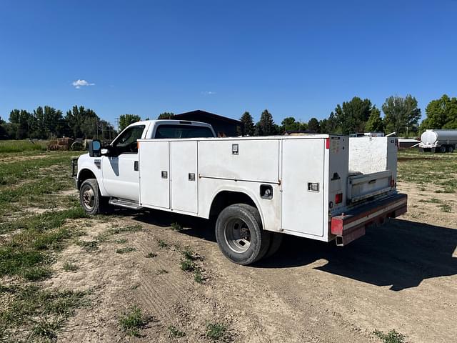 Image of Ford F-350 equipment image 3