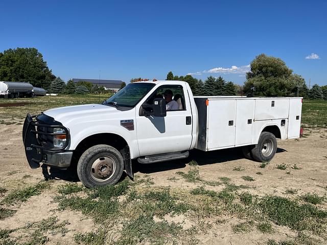Image of Ford F-350 equipment image 1