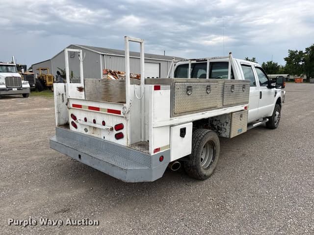 Image of Ford F-350 equipment image 4