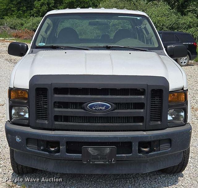 Image of Ford F-350 equipment image 1