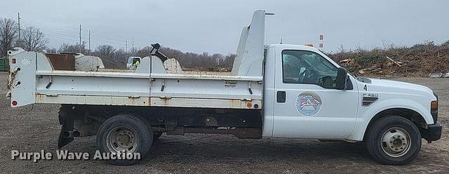 Image of Ford F-350 equipment image 3