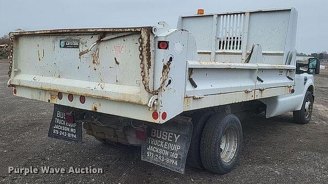 Image of Ford F-350 equipment image 4