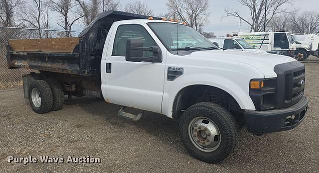 Image of Ford F-350 equipment image 2