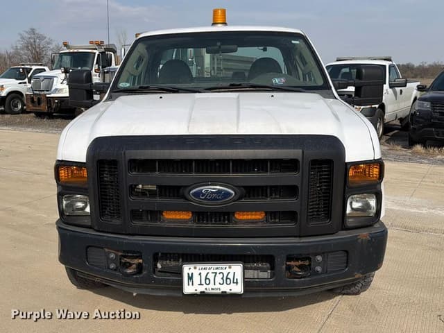 Image of Ford F-350 equipment image 1