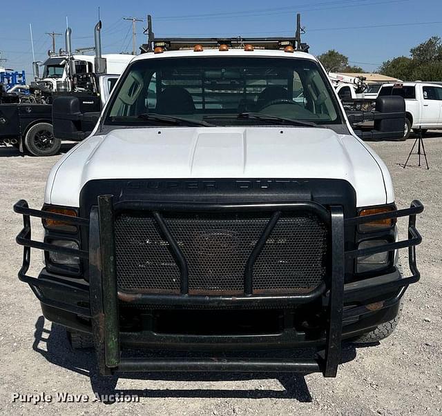 Image of Ford F-350 equipment image 1