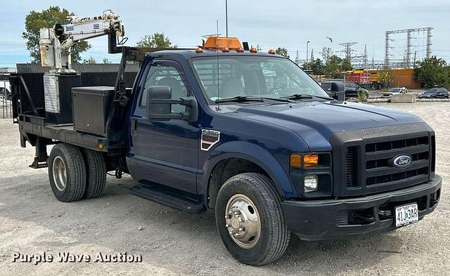 Image of Ford F-350 equipment image 2