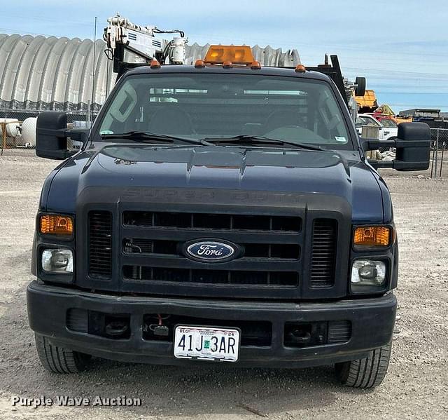 Image of Ford F-350 equipment image 1