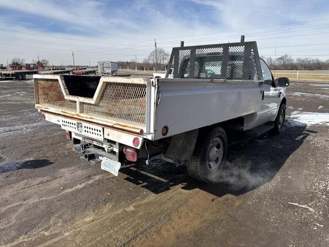 Image of Ford F-350 equipment image 3