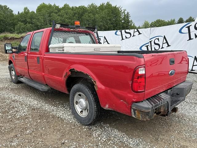 Image of Ford F-350 equipment image 2