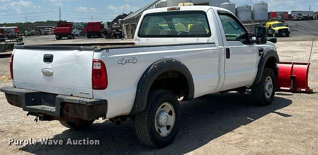 Image of Ford F-350 equipment image 4