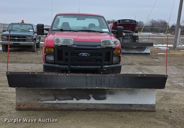 Image of Ford F-350 equipment image 1