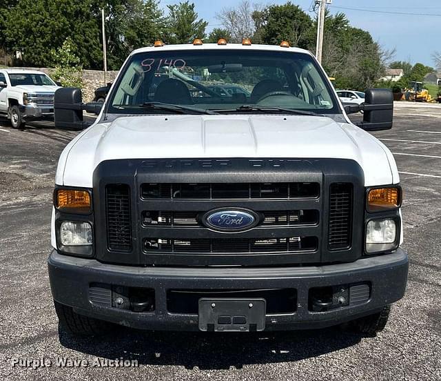 Image of Ford F-350 equipment image 1