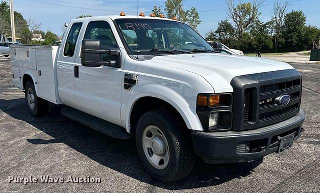 Image of Ford F-350 equipment image 2