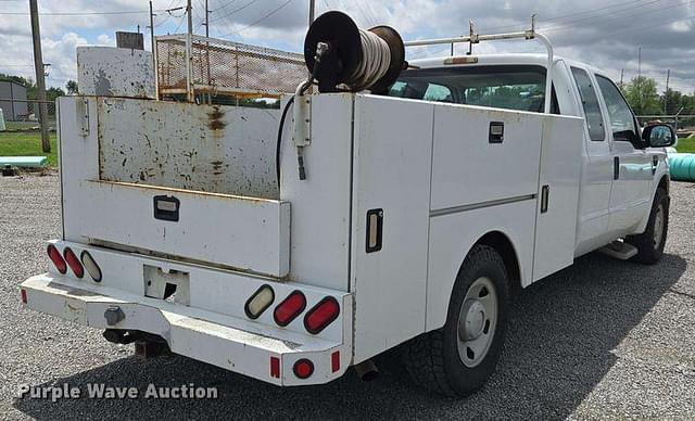 Image of Ford F-350 equipment image 4
