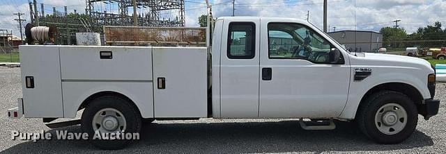 Image of Ford F-350 equipment image 3