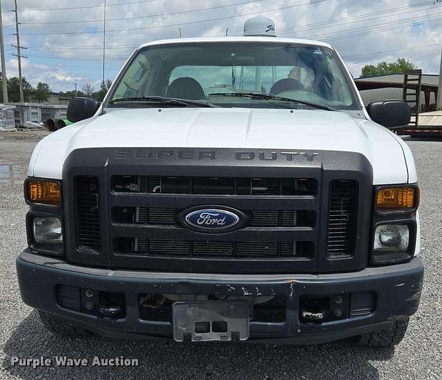 Image of Ford F-350 equipment image 1