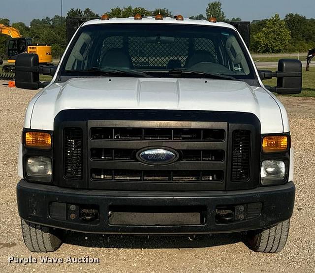 Image of Ford F-350 equipment image 1