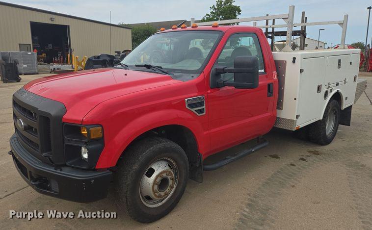 Image of Ford F-350 Primary image
