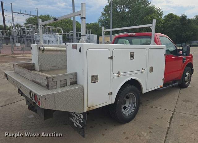 Image of Ford F-350 equipment image 4