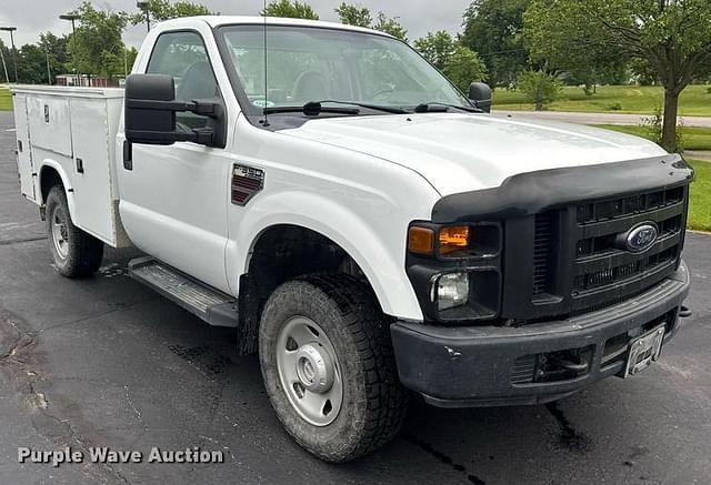 Image of Ford F-350 equipment image 2