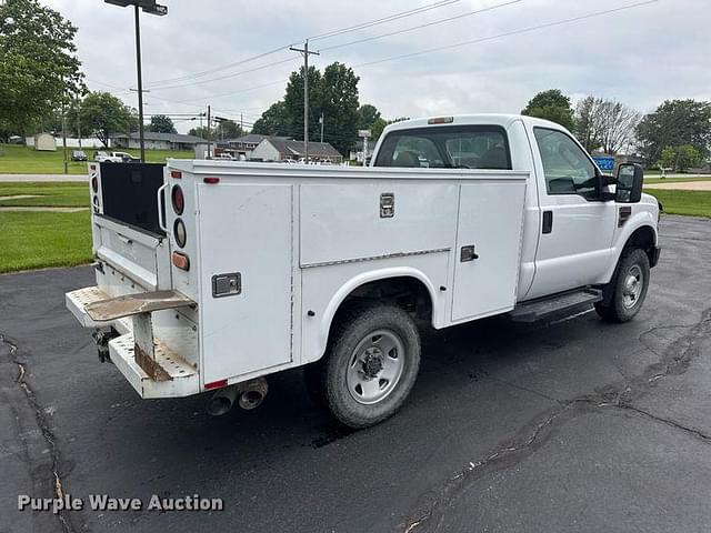 Image of Ford F-350 equipment image 4
