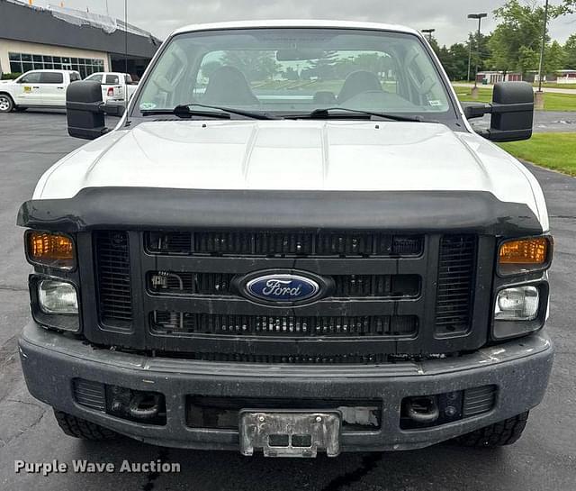 Image of Ford F-350 equipment image 1
