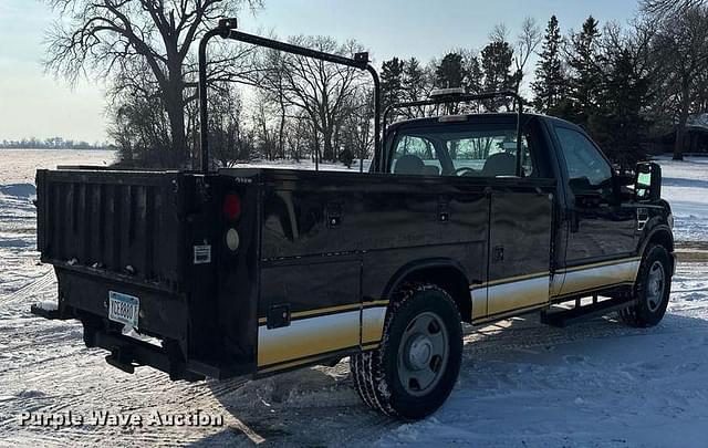 Image of Ford F-350 equipment image 4