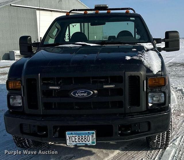 Image of Ford F-350 equipment image 1