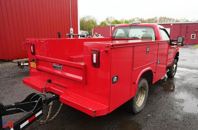 Image of Ford F-350 equipment image 4