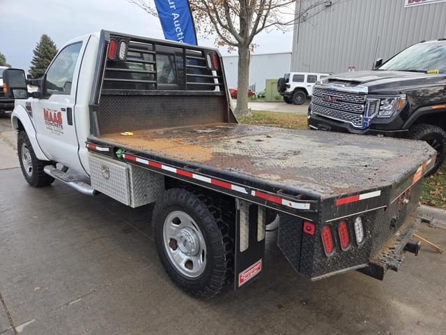 Image of Ford F-350 equipment image 2