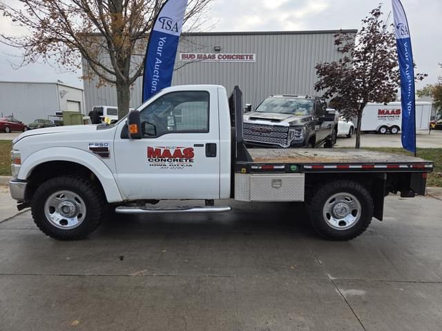 Image of Ford F-350 equipment image 1